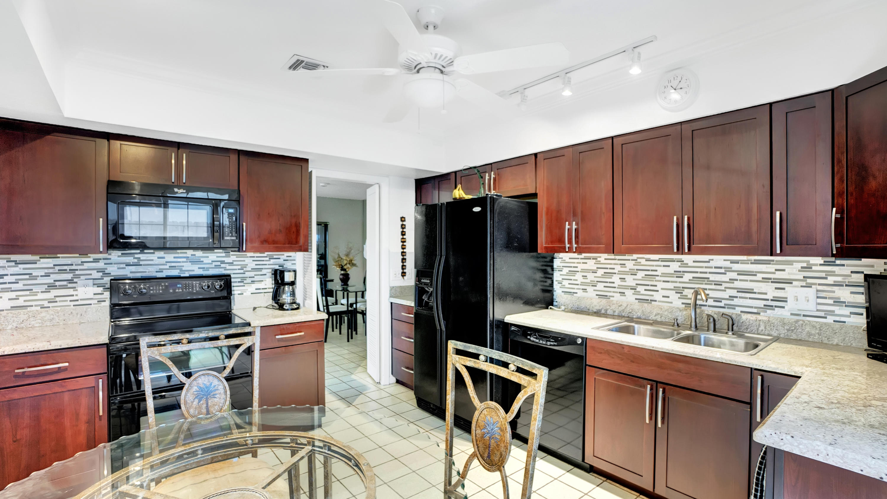 6109 Old Court Road, Unit 137 Boca Raton, FL 33433 - Photo 2 of 25 Kitchen