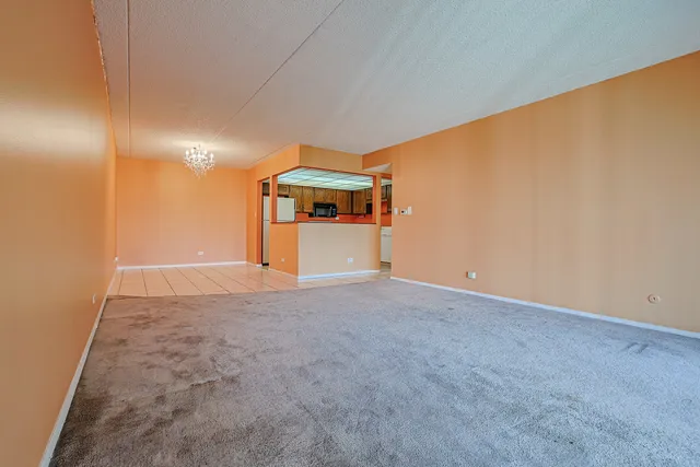 $214,900 | 375 Plum Creek Drive, Unit 501, Wheeling, IL 60090