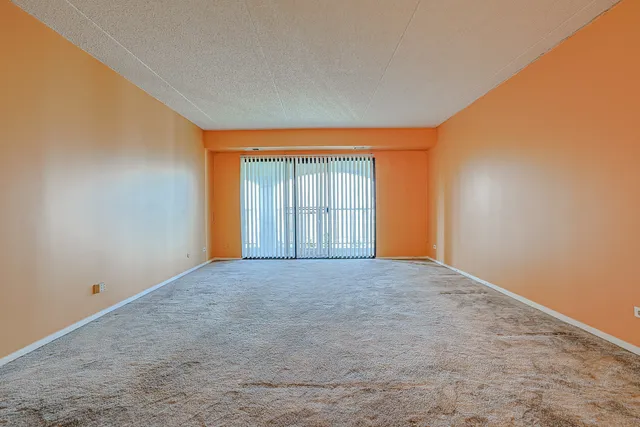 $214,900 | 375 Plum Creek Drive, Unit 501, Wheeling, IL 60090