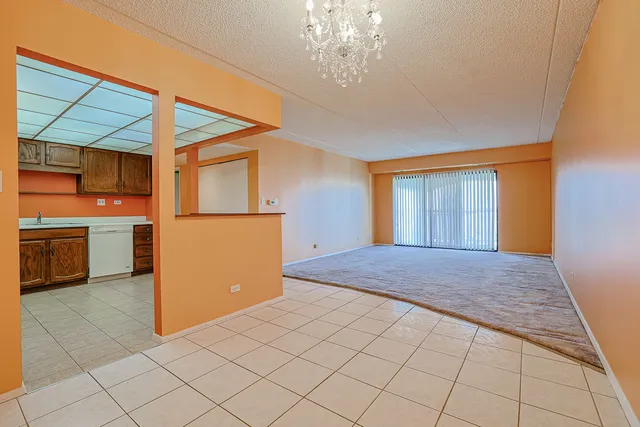 $214,900 | 375 Plum Creek Drive, Unit 501, Wheeling, IL 60090