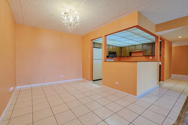 $214,900 | 375 Plum Creek Drive, Unit 501, Wheeling, IL 60090