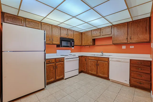 $214,900 | 375 Plum Creek Drive, Unit 501, Wheeling, IL 60090