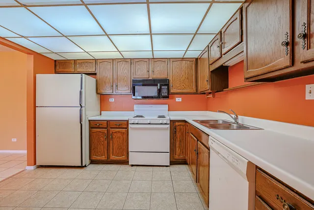 $214,900 | 375 Plum Creek Drive, Unit 501, Wheeling, IL 60090