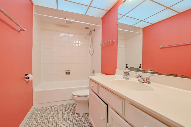 $214,900 | 375 Plum Creek Drive, Unit 501, Wheeling, IL 60090