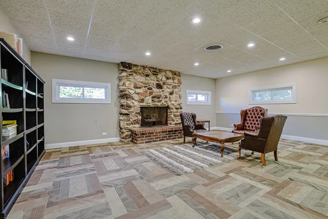 $214,900 | 375 Plum Creek Drive, Unit 501, Wheeling, IL 60090