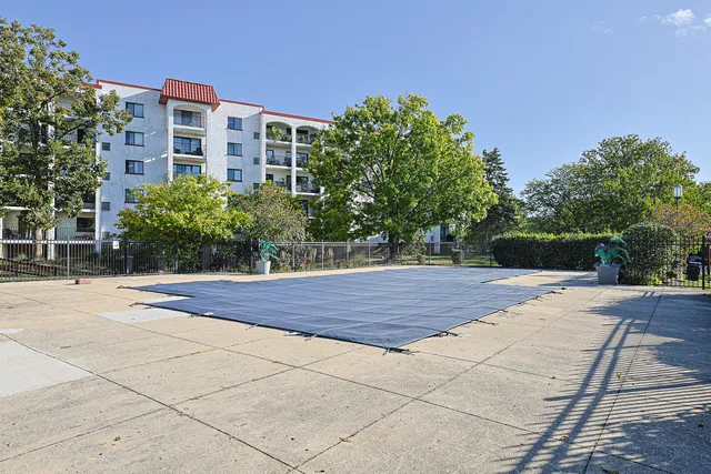 $214,900 | 375 Plum Creek Drive, Unit 501, Wheeling, IL 60090