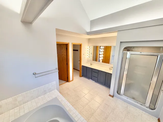 a view of a big room with closet and a ceiling fan