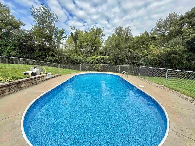 a picture of a bathroom