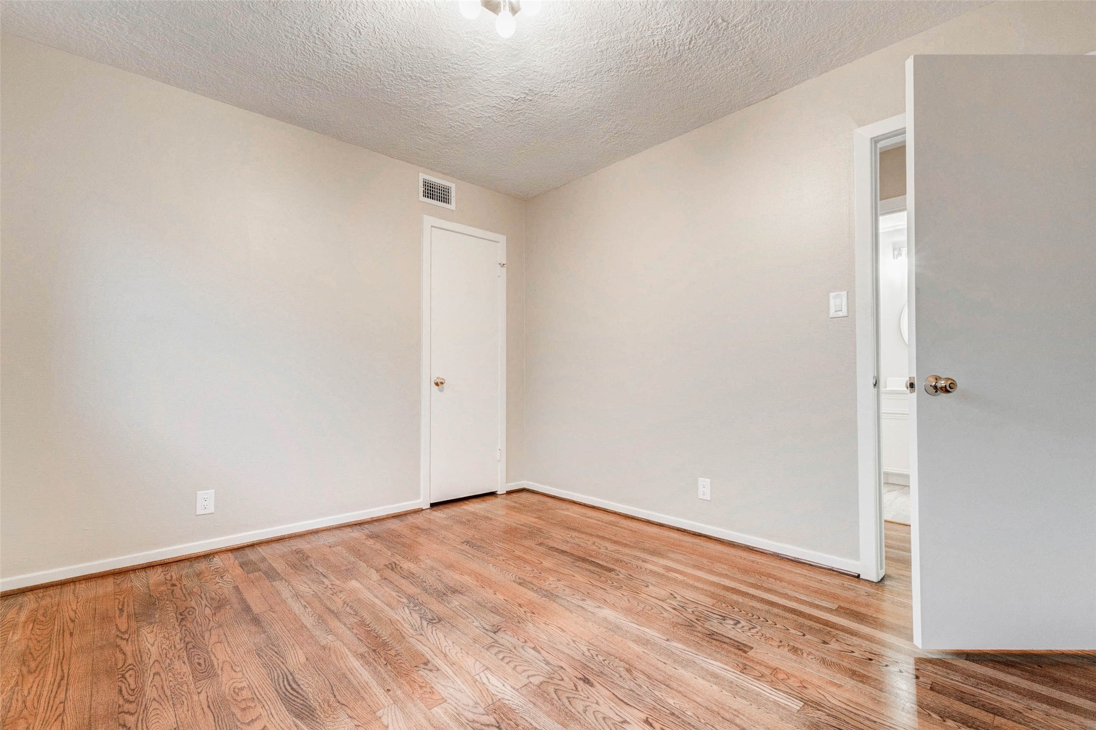 9650 Val Verde Street Houston, TX 77063 - Photo 22 of 50