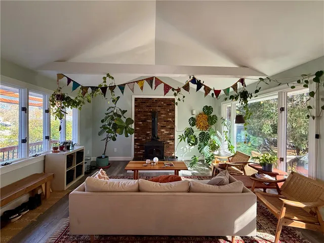 $2,800 | 11 Holmes Street, Westerly, RI 02891