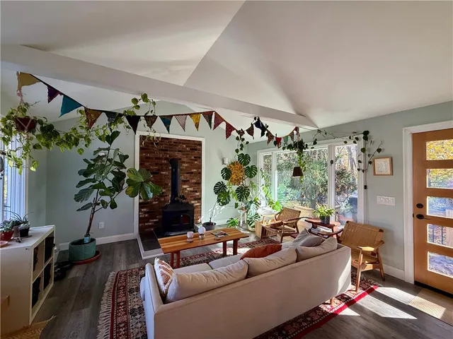 $2,800 | 11 Holmes Street, Westerly, RI 02891