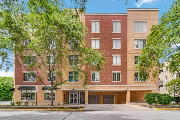 $329,999 | 8000 Kilpatrick Avenue, Unit 3F, Skokie, IL 60076