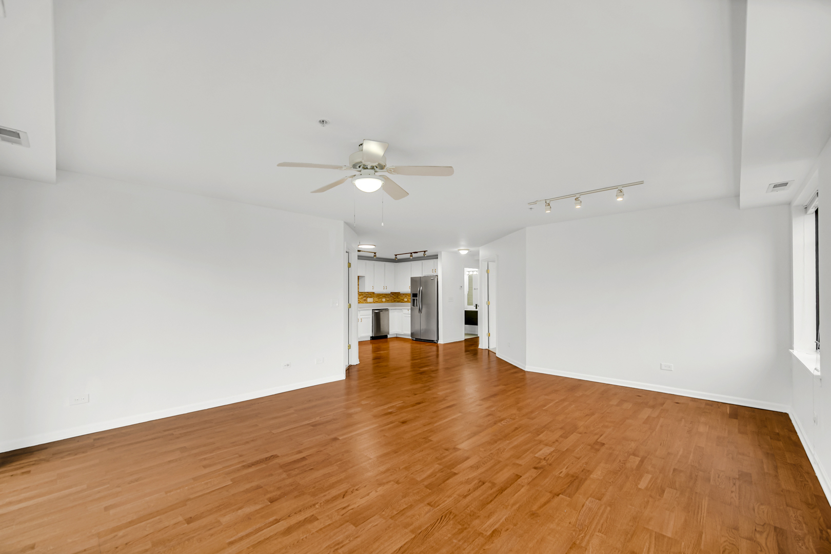 8000 Kilpatrick Avenue, Unit 3F Skokie, IL 60076 - Photo 3 of 21