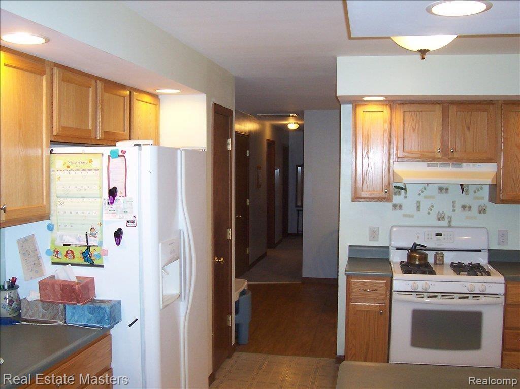 7590 Rynn Road Avoca, MI 48006 - Photo 5 of 22 KITCHEN