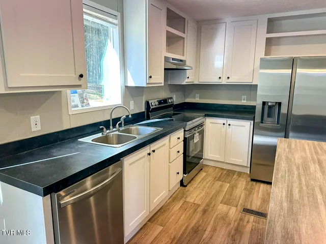 $322,900 | 350 Bungalow Drive, Dandridge, TN 37725