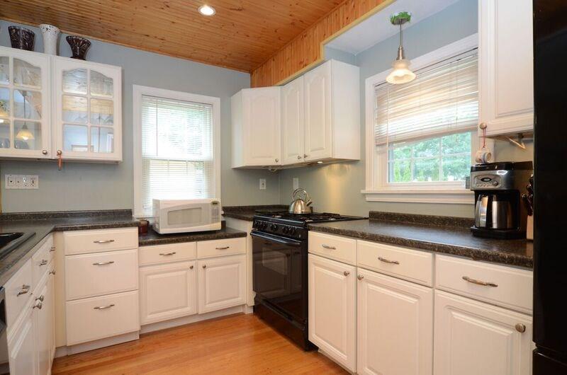 302 Lindsay Road Carnegie, PA 15106 - Photo 12 of 21 Gallery Image 12
