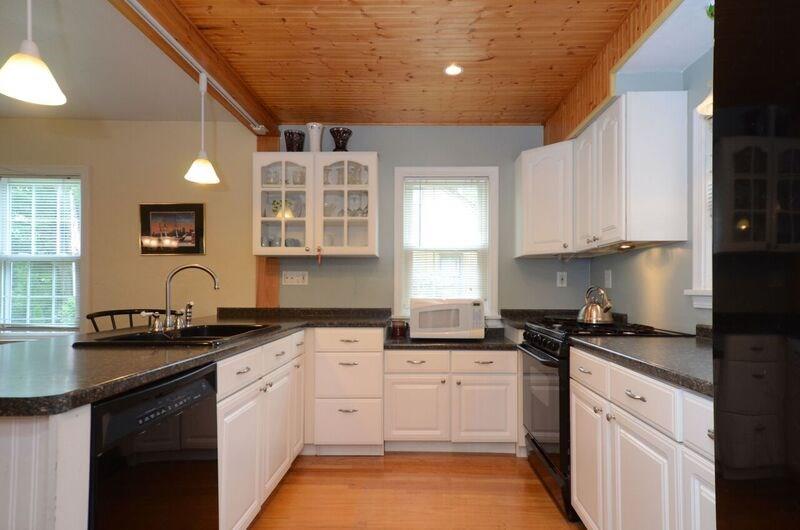 302 Lindsay Road Carnegie, PA 15106 - Photo 13 of 21 Gallery Image 13