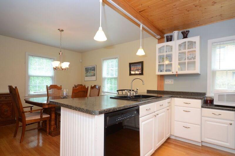302 Lindsay Road Carnegie, PA 15106 - Photo 14 of 21 Gallery Image 14