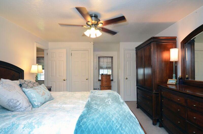 302 Lindsay Road Carnegie, PA 15106 - Photo 15 of 21 Master bedroom 14x12 Ceiling fan Two closets Hardwood