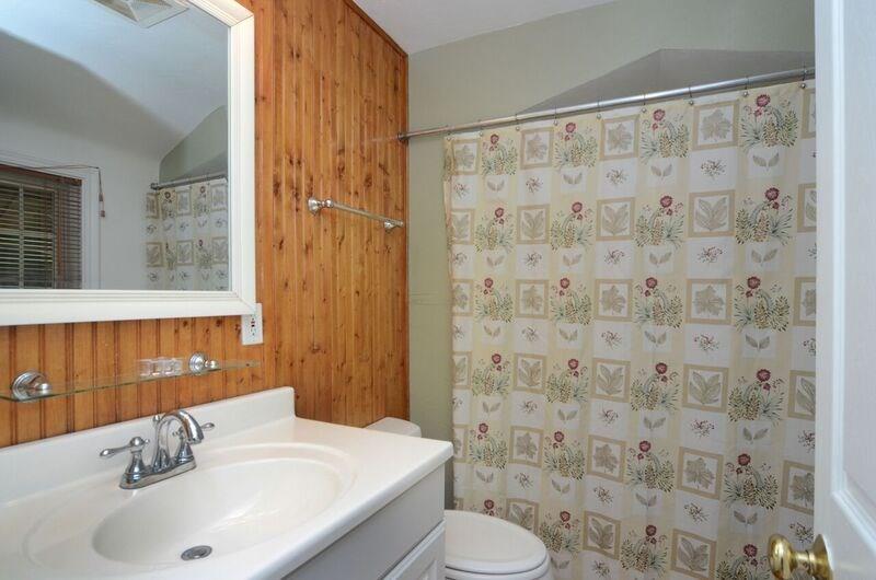 302 Lindsay Road Carnegie, PA 15106 - Photo 17 of 21 Main bath