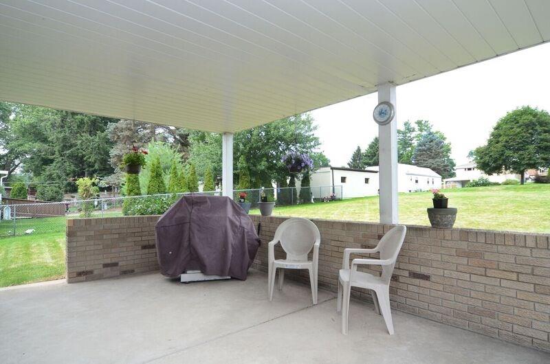 302 Lindsay Road Carnegie, PA 15106 - Photo 18 of 21 Covered patio