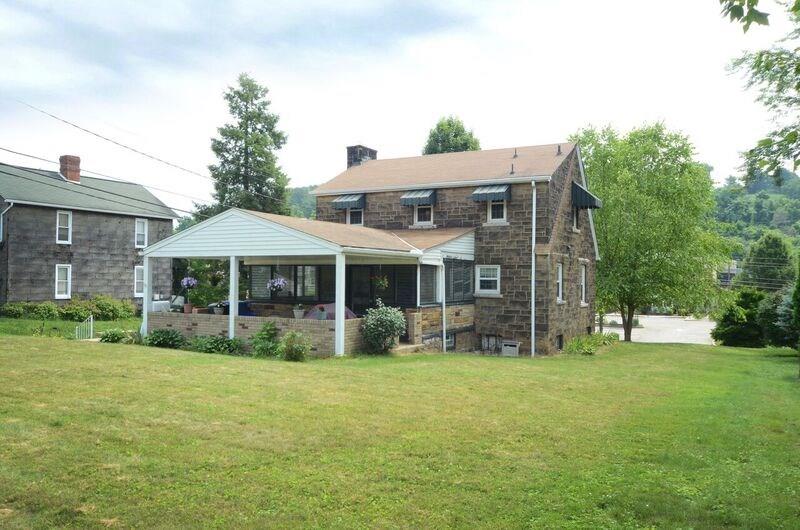 302 Lindsay Road Carnegie, PA 15106 - Photo 20 of 21 Enclosed porch