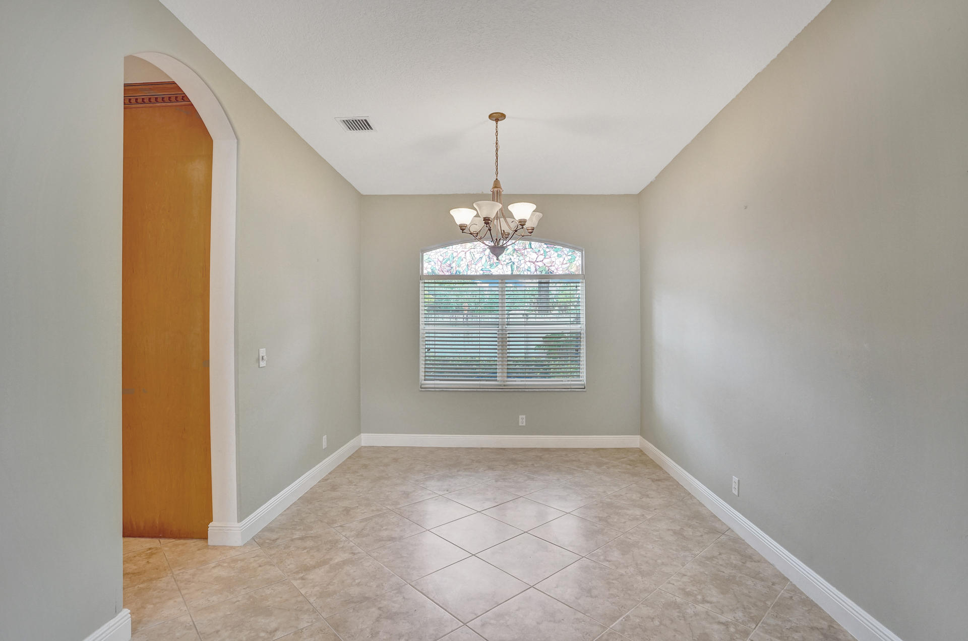 9644 Vineyard Court Boca Raton, FL 33428 - Photo 8 of 46 F72C4BE3-8618-45A8-B829-D4E0711DD21A