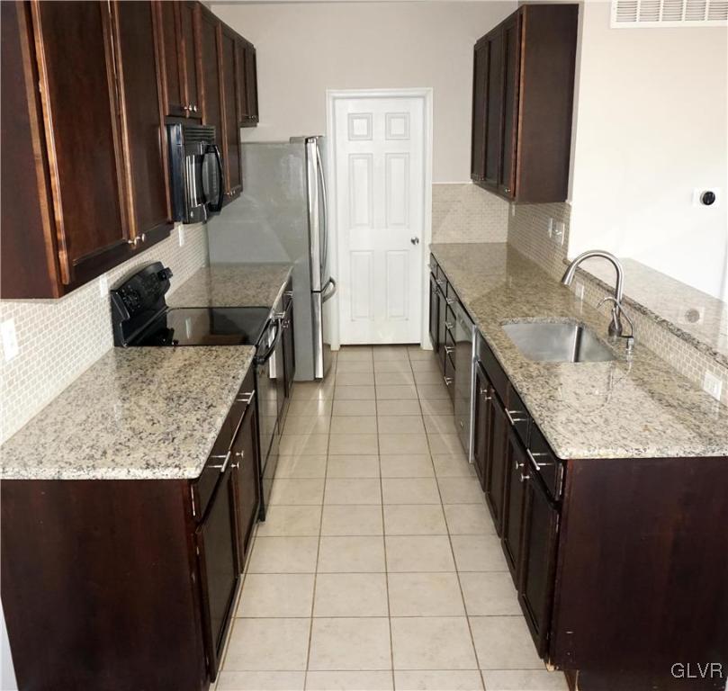 408 Racite Road Alburtis, PA 18011 - Photo 5 of 23 Modern Kitchen