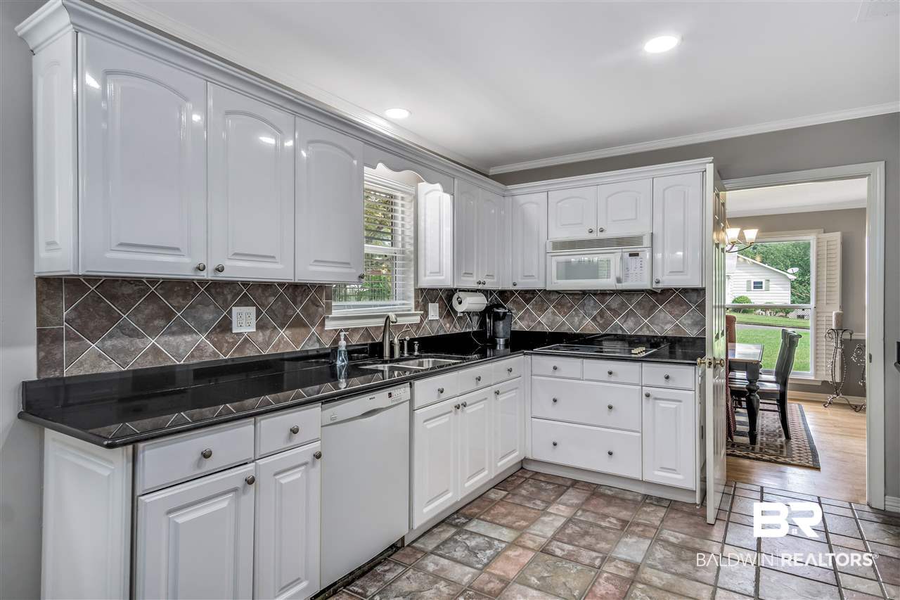5705 Shain Street Mobile, AL 36609 - Photo 12 of 40 Gallery Image 12