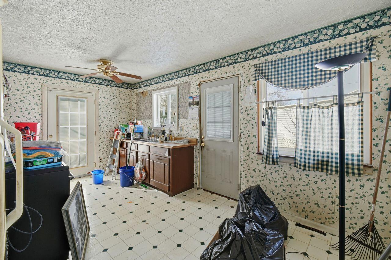 445 Basswood Road Columbus, OH 43207 - Photo 10 of 28 Reverse 2