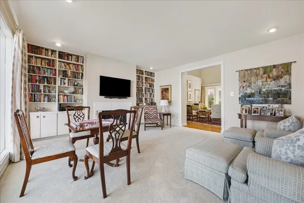 $745,000 | 10 South Briar Hollow Lane, Unit 50, Houston, TX 77027