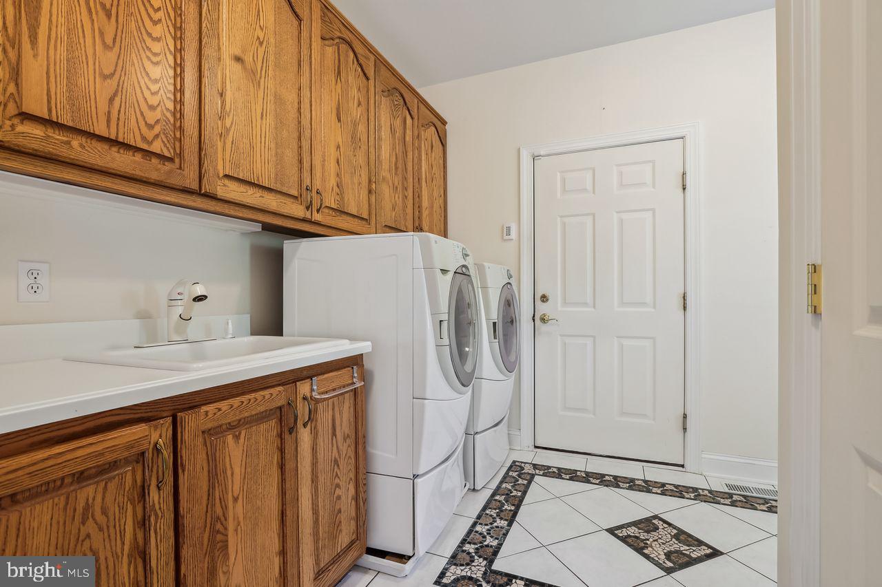 5821 Cabbage Spring Road Mount Airy, MD 21771 - Photo 11 of 39 Laundry Room