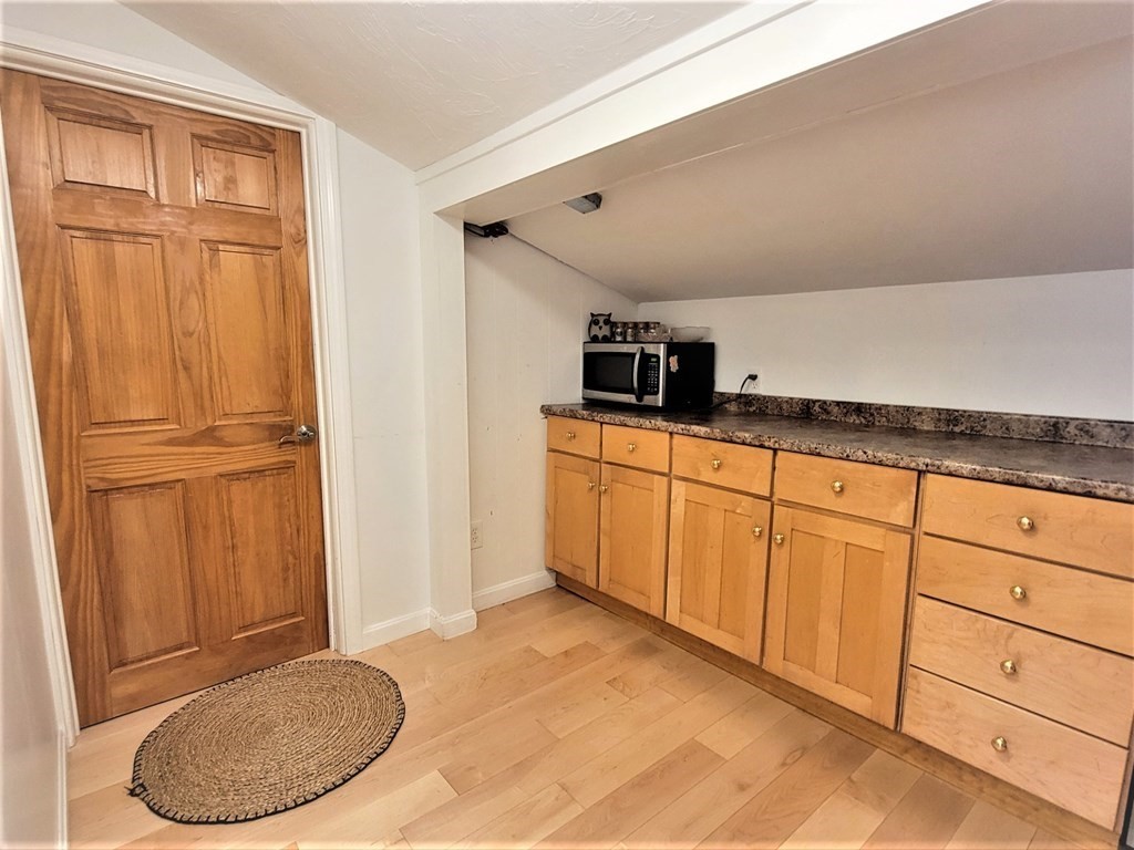 8 Birchwood Road Worcester, MA 01609 - Photo 8 of 24 Gallery Image 8