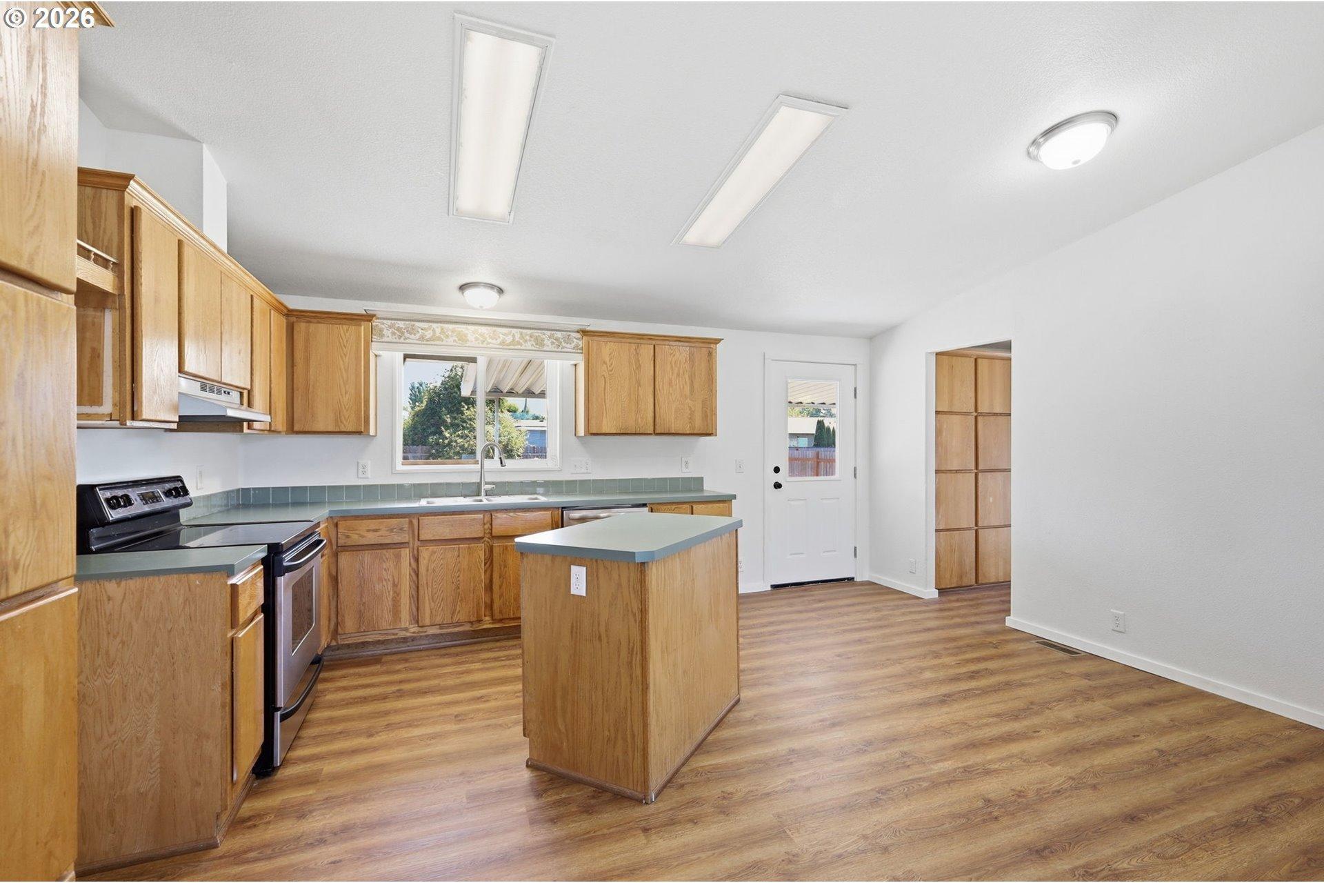 825 19th Street Springfield, OR 97477 - Photo 7 of 44 Gallery Image 7