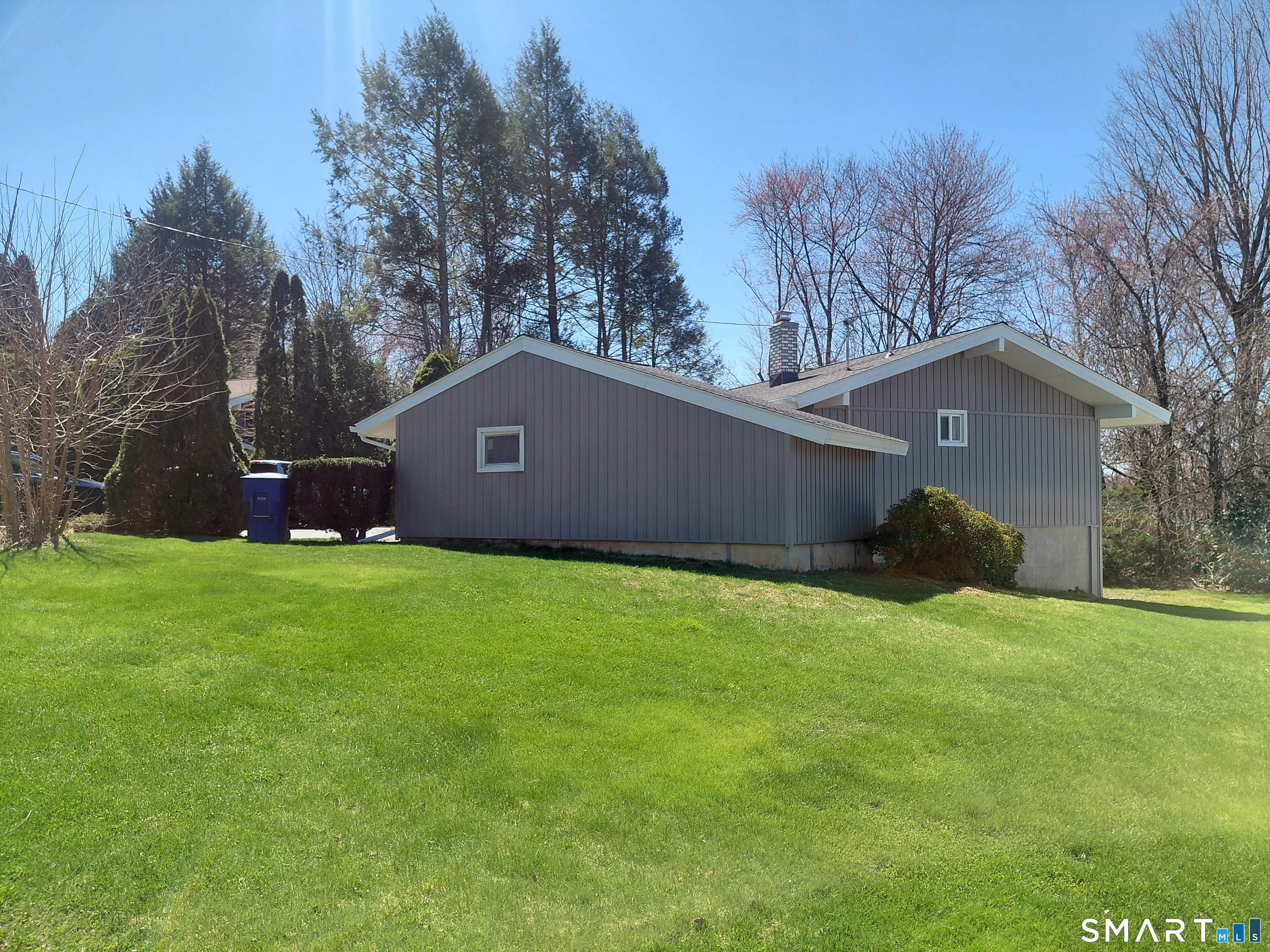 17 Hickory Hill Drive Waterbury, CT 06708 - Photo 4 of 27