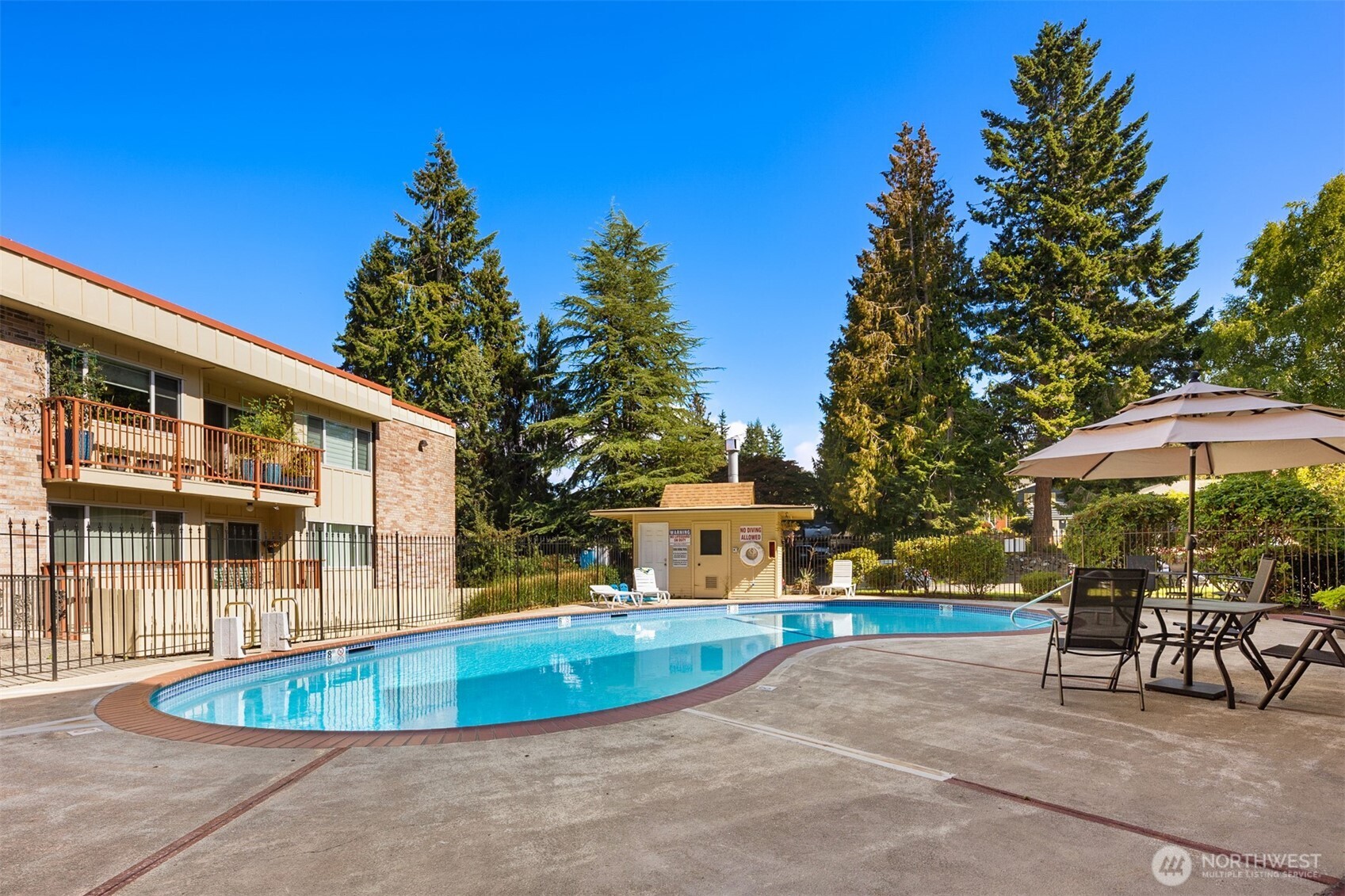 330 Elm Street, Unit 305 Everett, WA 98203 - Photo 16 of 25 a view of a house with backyard and sitting area