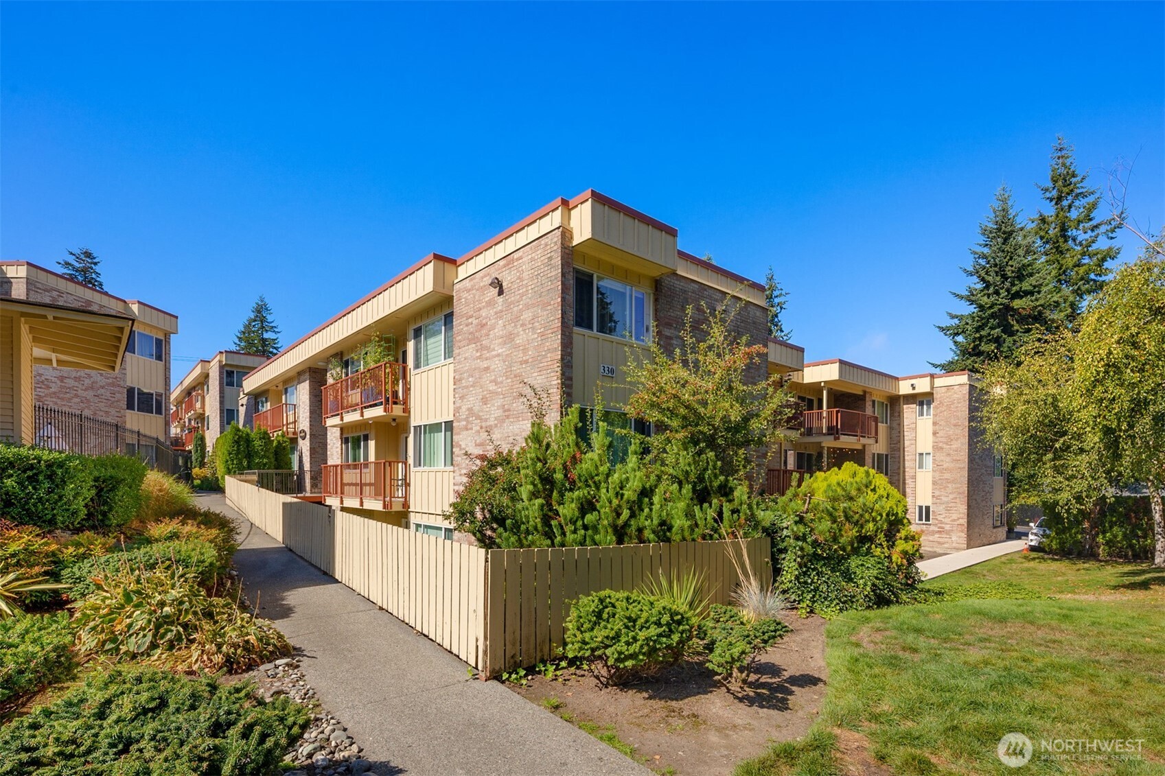 330 Elm Street, Unit 305 Everett, WA 98203 - Photo 18 of 25 a front view of a house with a yard