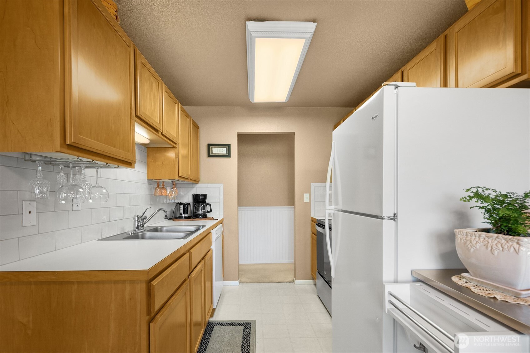 330 Elm Street, Unit 305 Everett, WA 98203 - Photo 7 of 25 a kitchen with a sink a refrigerator and a stove