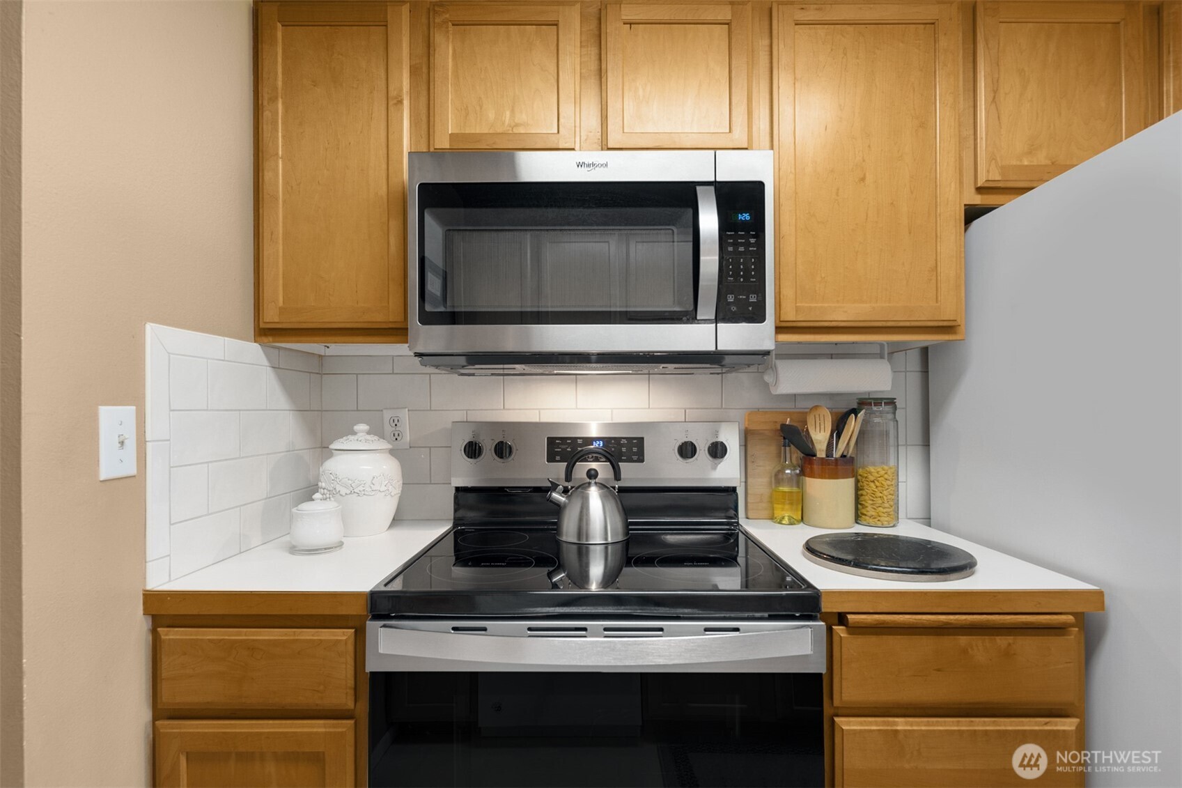 330 Elm Street, Unit 305 Everett, WA 98203 - Photo 9 of 25 a kitchen with a stove and a microwave