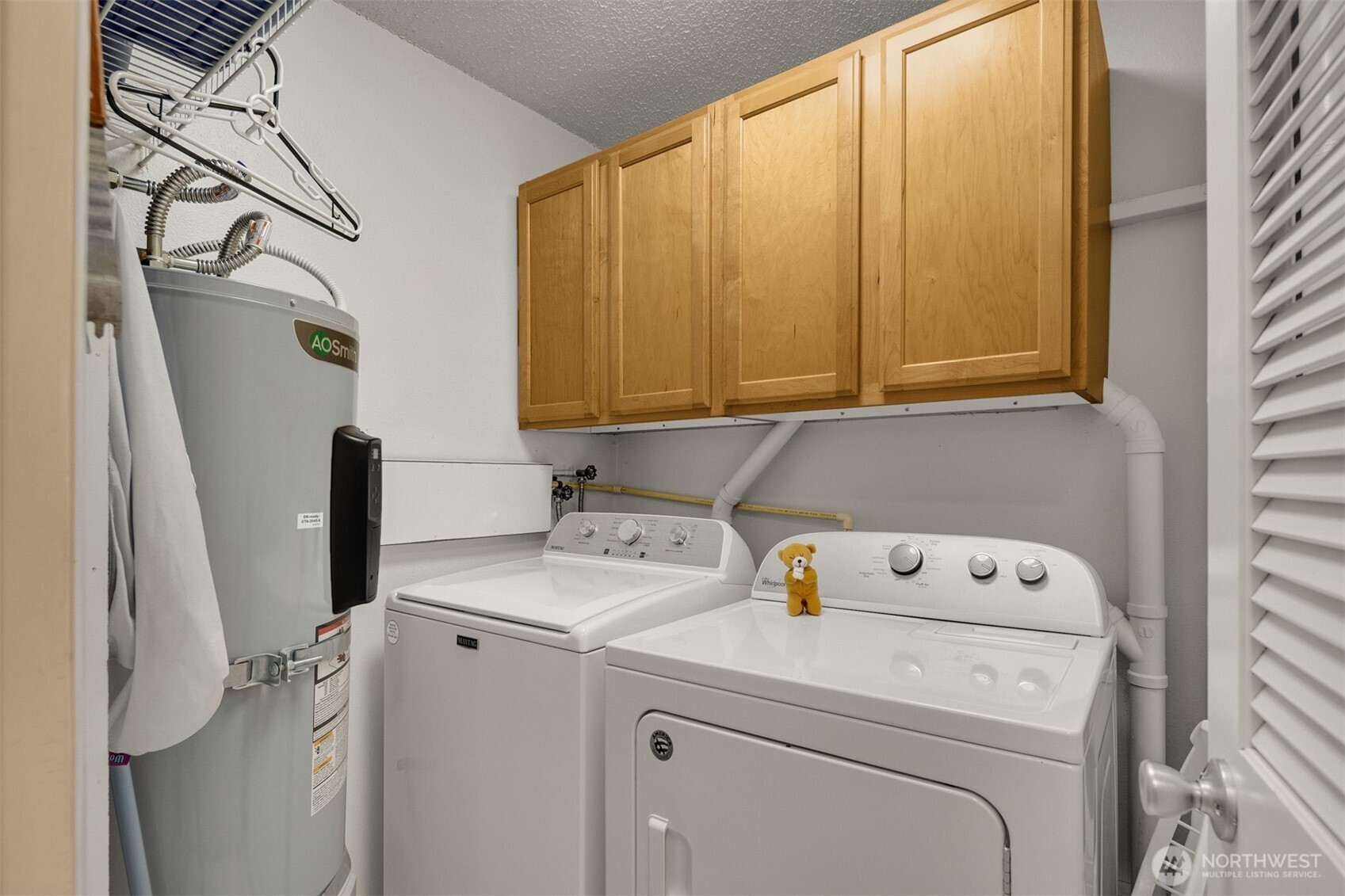 330 Elm Street, Unit 305 Everett, WA 98203 - Photo 10 of 25 a utility room with dryer and washer