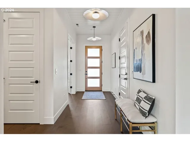 a view of an entryway with a workspace