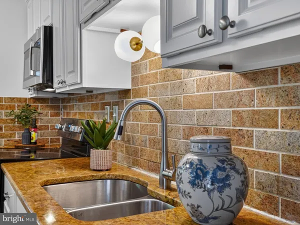 $709,890 | 5914 Freds Oak Road, Burke, VA 22015