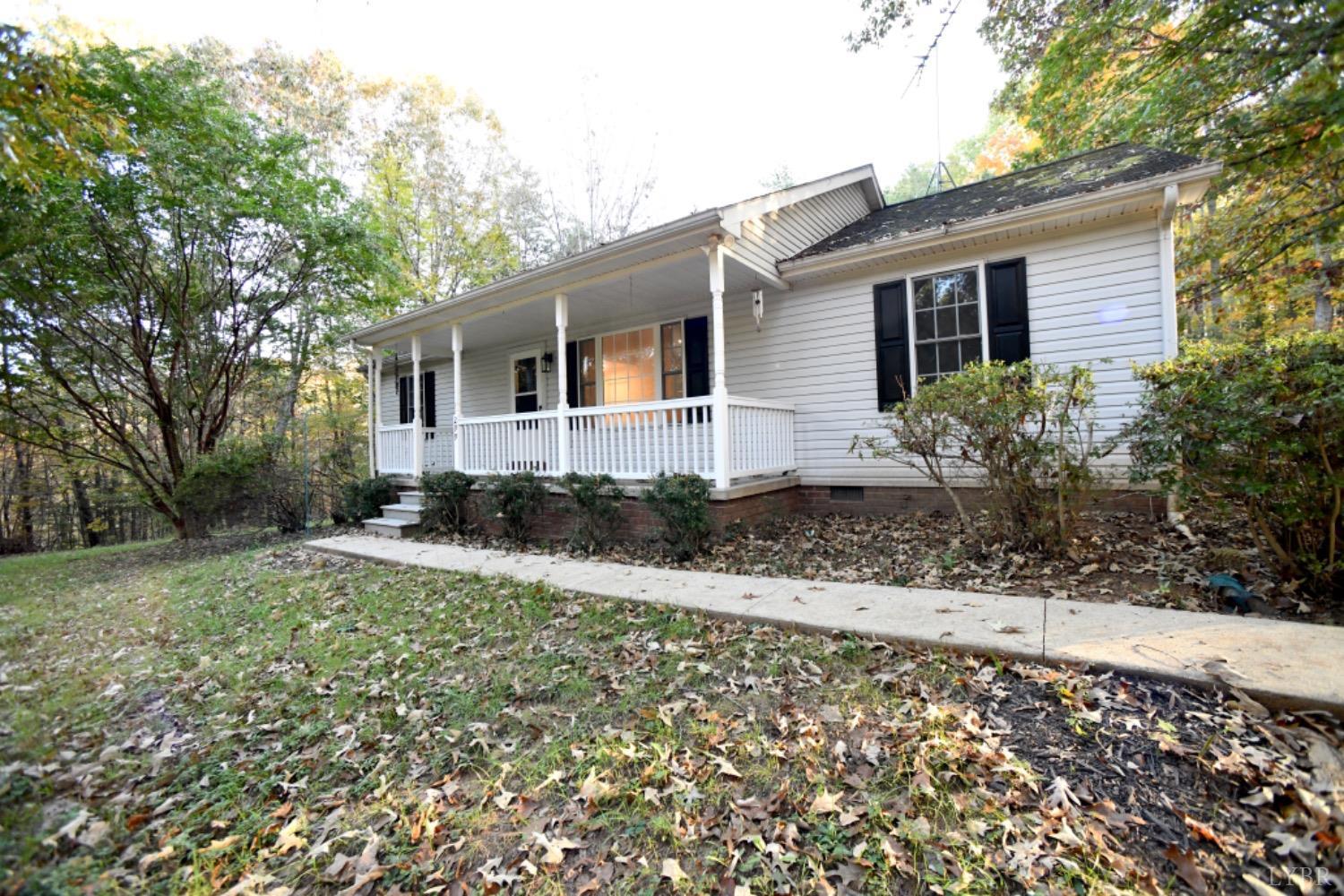 299 Sunset Ridge Drive Farmville, VA 23901 - Photo 14 of 38 a front view of a house with garden