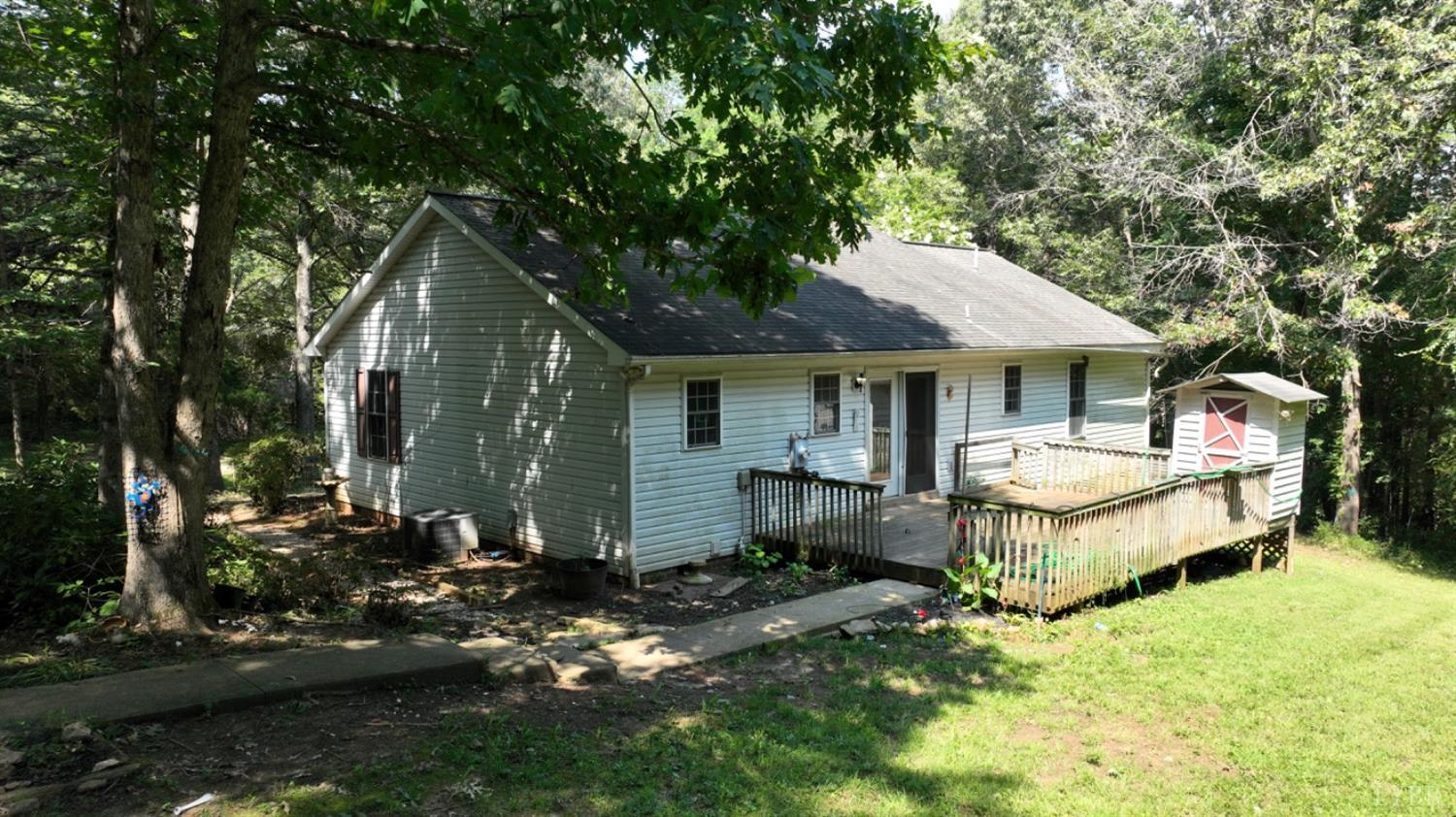 299 Sunset Ridge Drive Farmville, VA 23901 - Photo 7 of 38 front view of a house with a yard