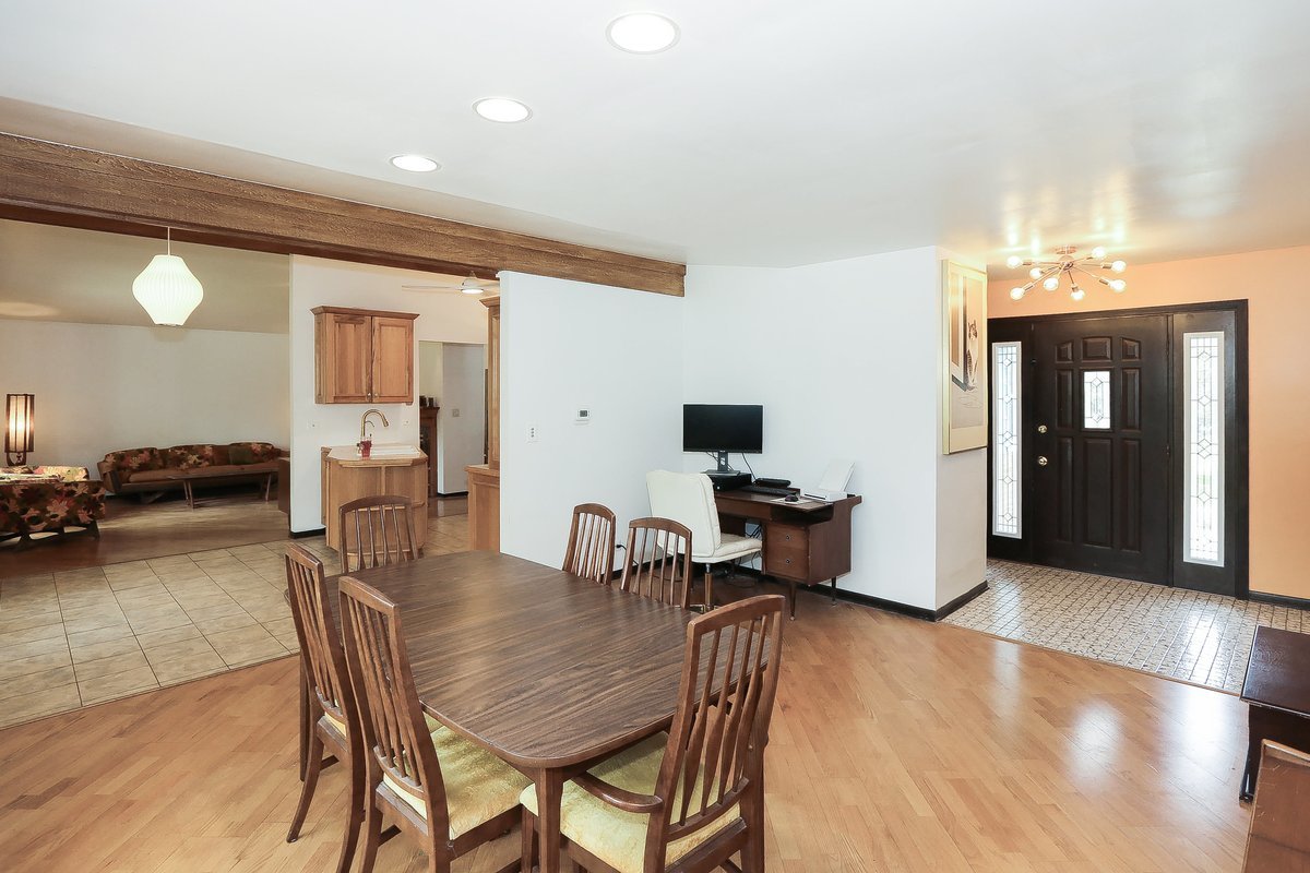 218 East Nerge Road Roselle, IL 60172 - Photo 9 of 36