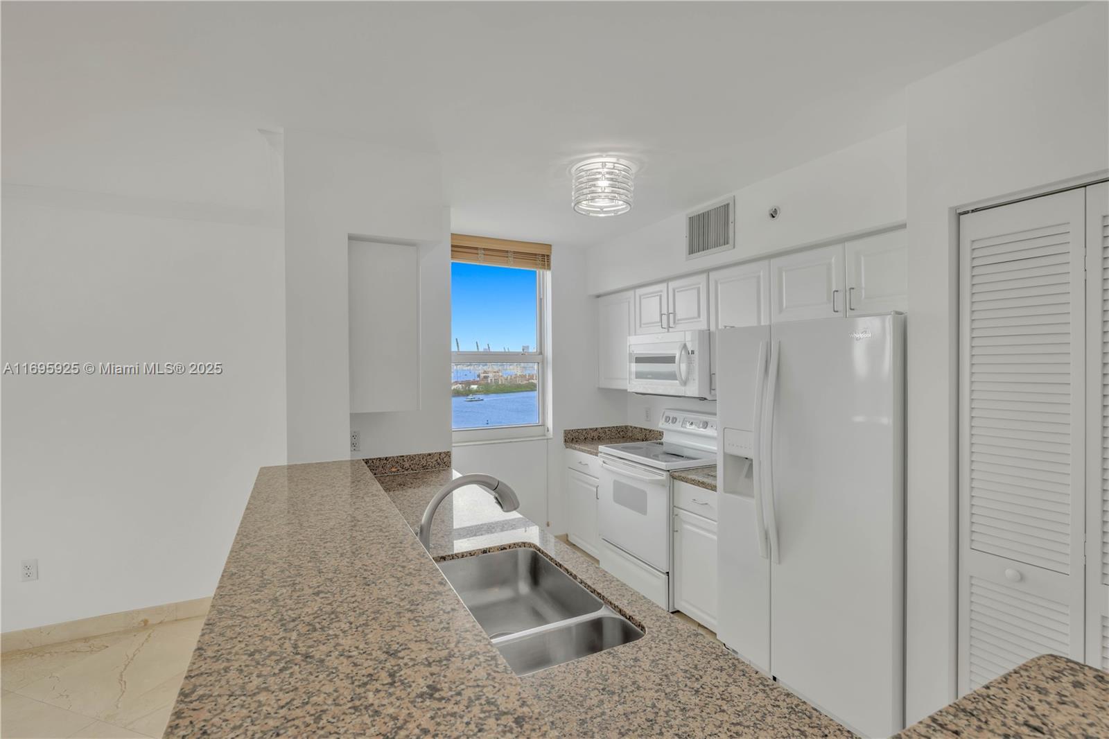90 Alton Road, Unit 1902 Miami Beach, FL 33139 - Photo 30 of 39 Gallery Image 30