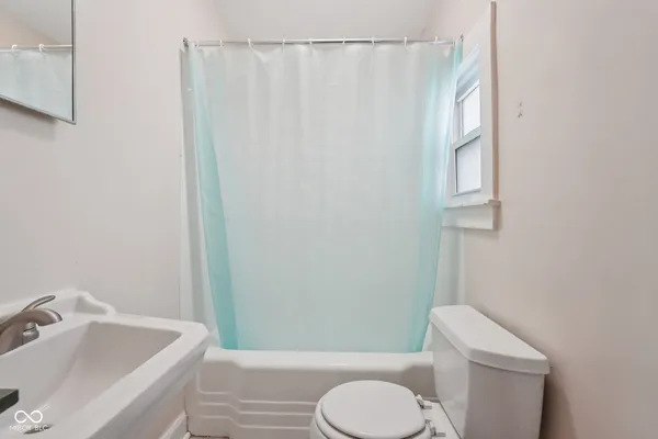 $135,000 | 3020 South Mooresville Road, Indianapolis, IN 46221