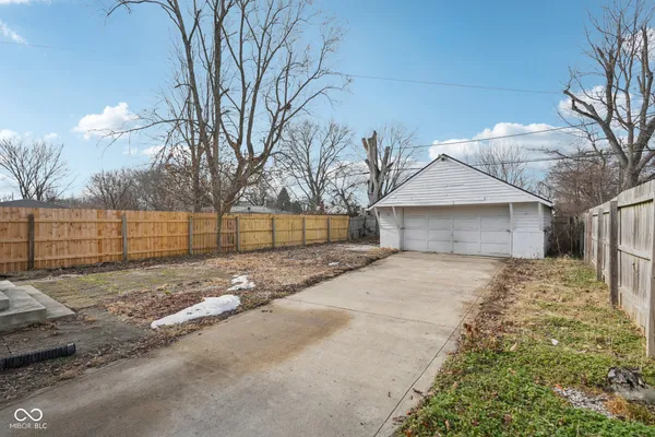$135,000 | 3020 South Mooresville Road, Indianapolis, IN 46221