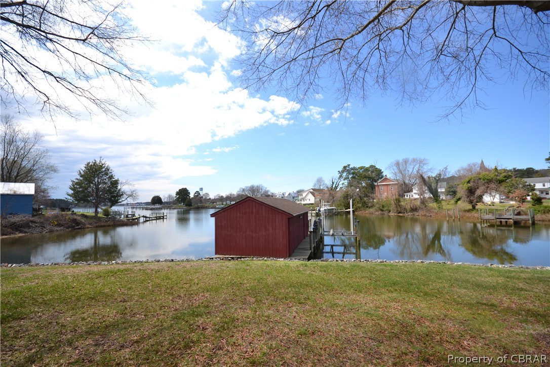 354 Sutton Avenue Reedville, VA 22539 - Photo 3 of 27