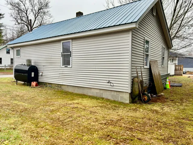 $187,500 | 12 Skillin Avenue, Norway, ME 04268